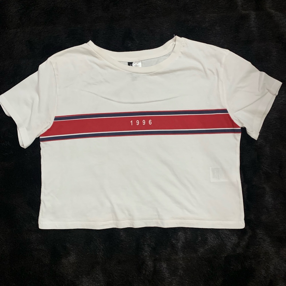 White t shirt crop